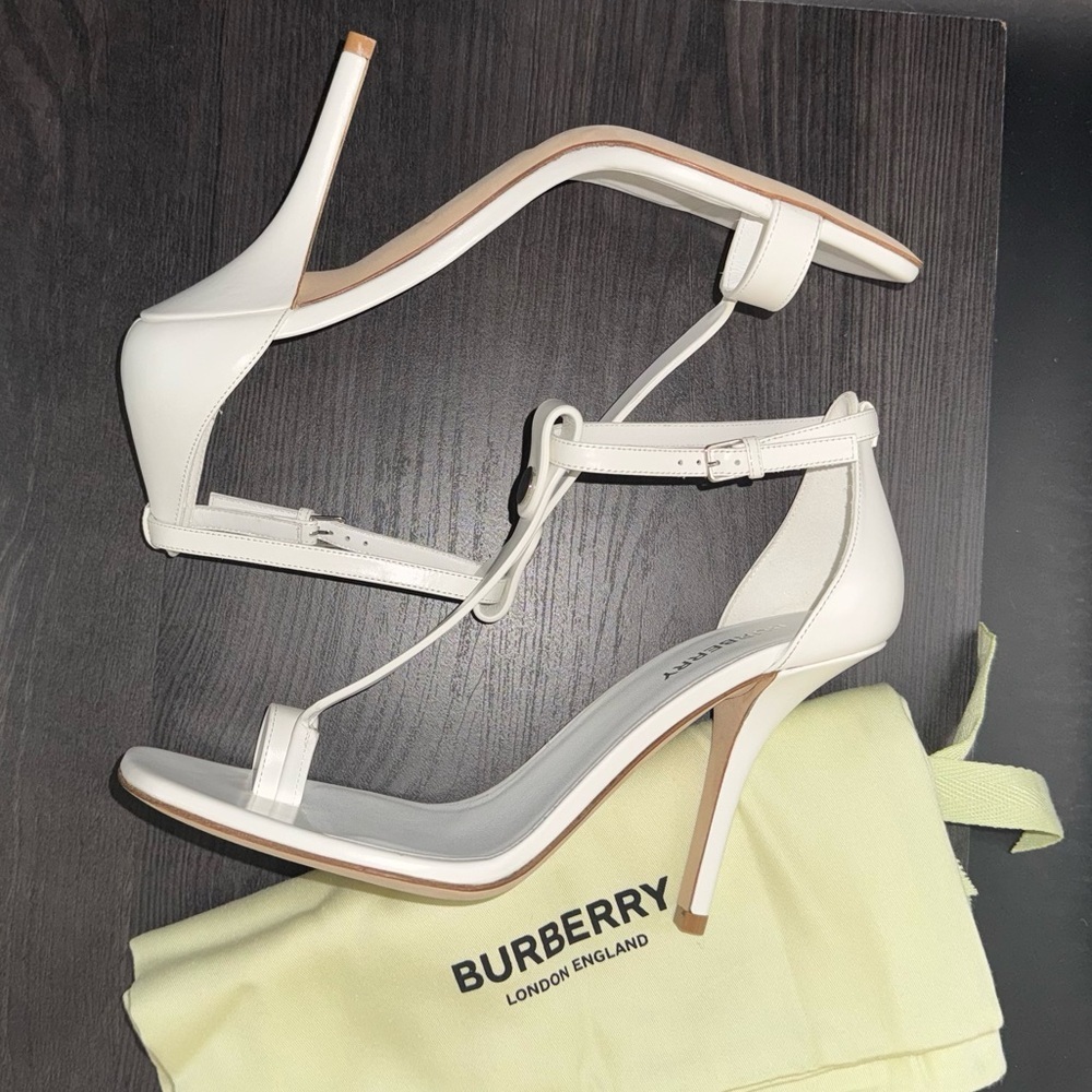 💰⬇️ BURBERRY
Optic White Stephanie Pumps
EU38.5 - Picture 13 of 13